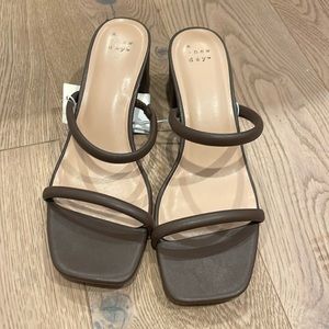 NWT brown sandals, size 8.5